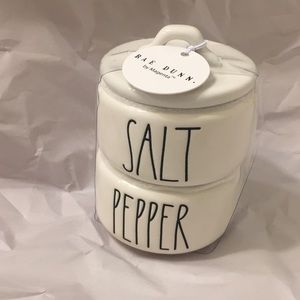 LAST DAY! NWT Rae Dunn Salt and Pepper Stacker